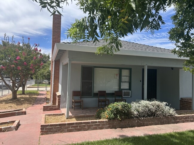Building Photo - 1301 Higbee Dr