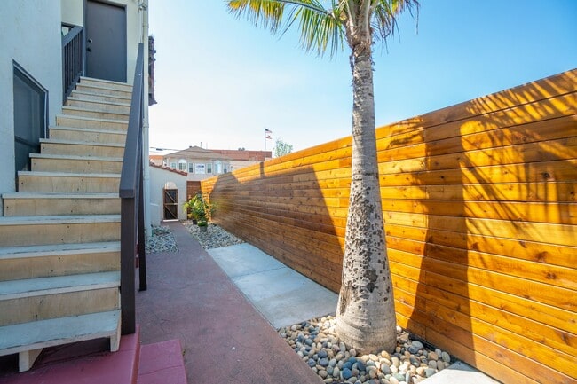 Building Photo - 358 Orange Ave