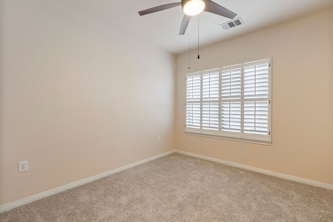 Building Photo - Executive Style in the Heart of Town Centre