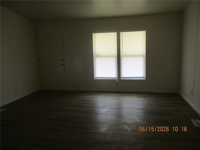 Building Photo - 569 Harbor Dr