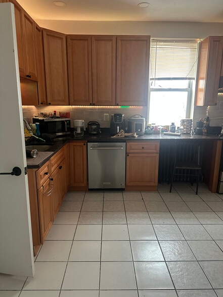 Building Photo - 16 Copenger St