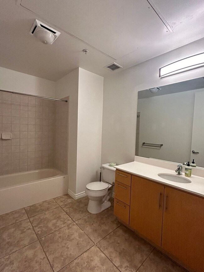 Building Photo - Call about move in special!!!