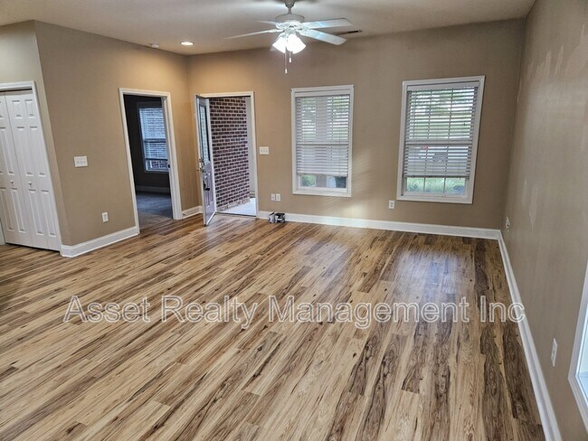 Building Photo - 121 Hatleyberry St