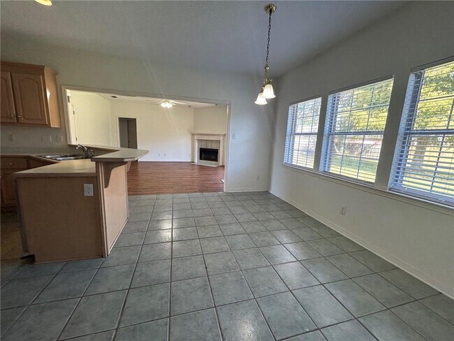 Building Photo - 5463 Henning Dr W
