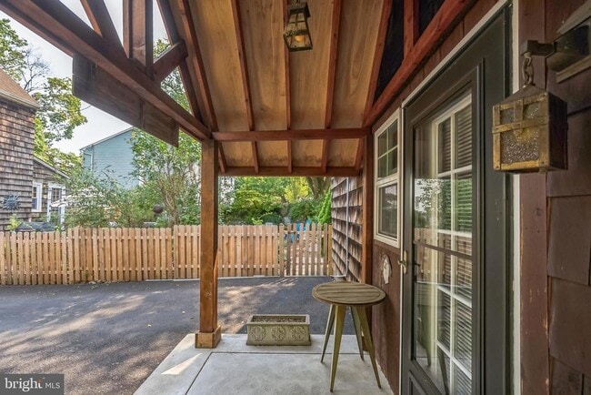 Building Photo - 808 Monroe Ave