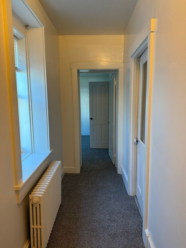 Building Photo - 204 E High St