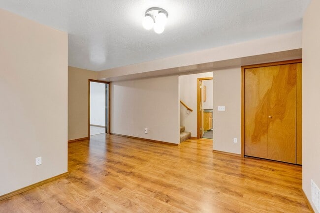 Building Photo - Single Family Home in LOLO, 4 bed / 3 bath...