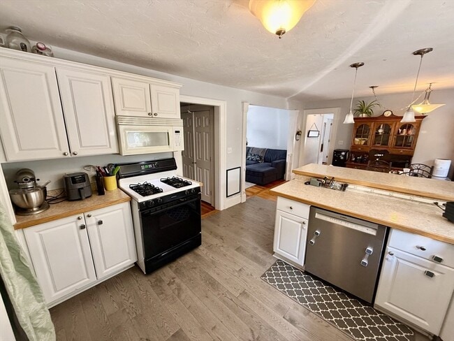 Building Photo - 55 Storrs Ave