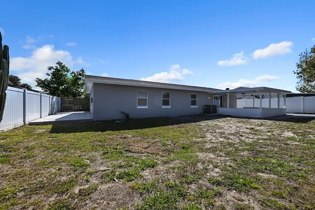 Building Photo - 6913 Voltaire Dr