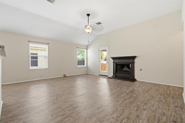 Building Photo - 224 Poplarwood Dr