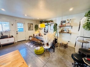 Building Photo - 4930 Maywood Ave