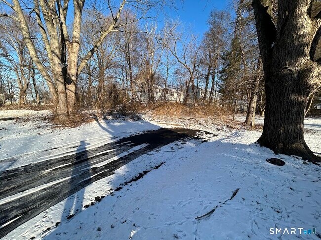 Building Photo - 244 Woodlawn Cir