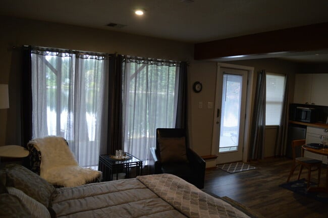 Building Photo - 5307 Rehklau Rd SE