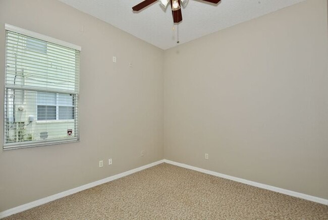 Building Photo - Spacious 3/2 Home located in Summerport Co...
