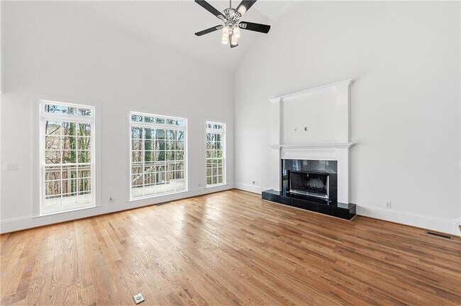 Building Photo - 125 River N Cir