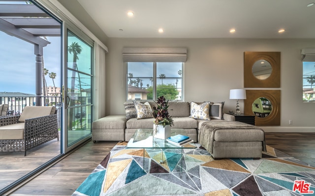 Building Photo - 810 S Catalina Ave