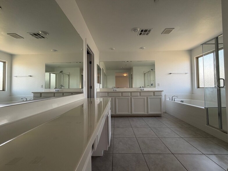 Building Photo - 3228 Azalea Ridge Ct