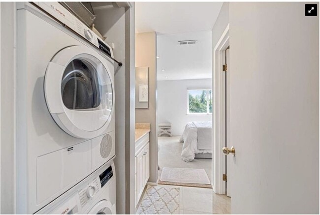 Building Photo - Vacation living every day. 2Bed/2Bath