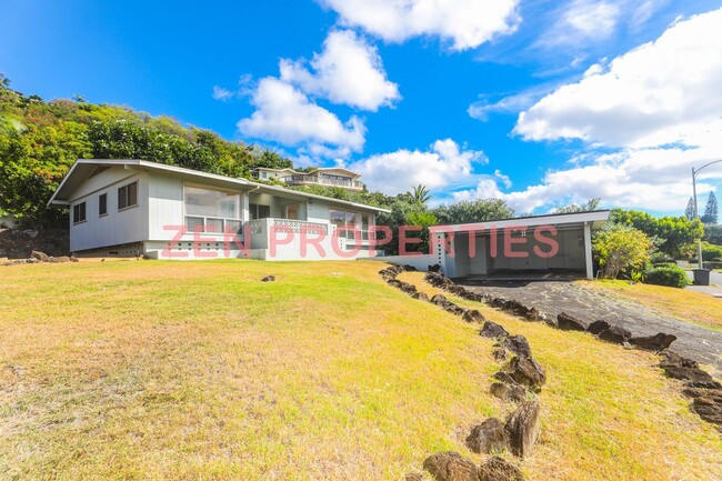 Building Photo - Lower Waialae Iki 3 Bedroom, 2 Bath Single...