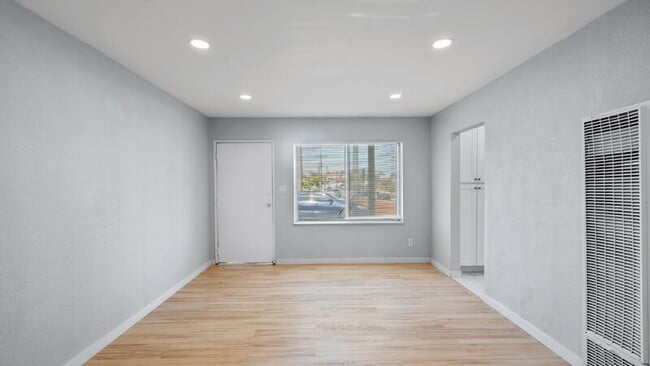 Building Photo - 243 San Jacinto Dr