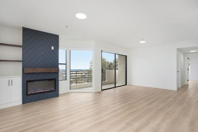 Building Photo - 240 Nice Ln