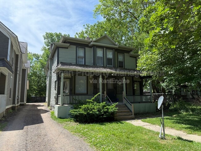 Building Photo - 932 S Park St