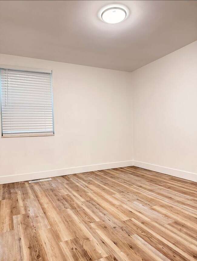 Building Photo - 224 S 900 E