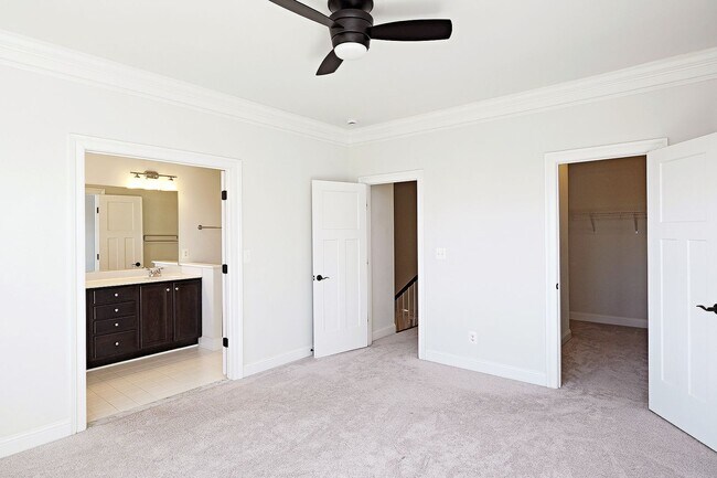 Building Photo - Modern Townhome Living Near Hollymead Town...