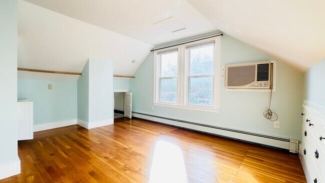 Building Photo - 62 Edgecliff Rd