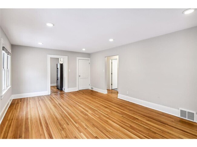 Building Photo - 238 8th Ave N