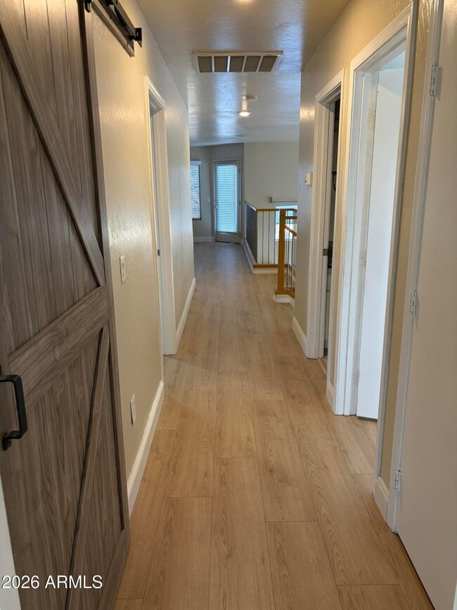 Building Photo - 768 E Irma Ln