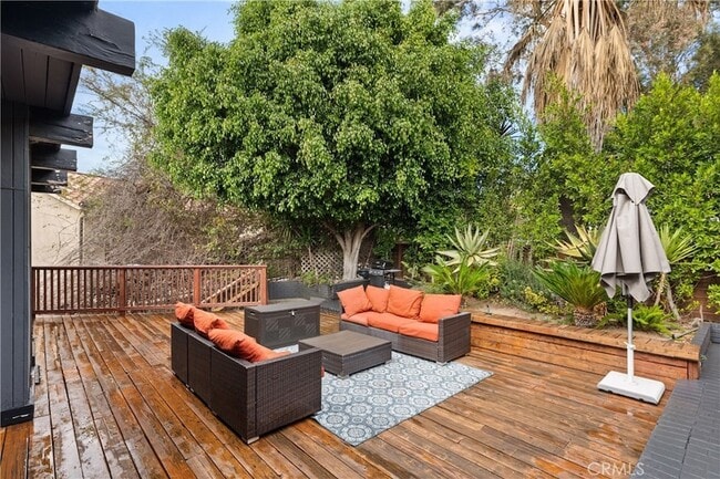 Building Photo - 3339 N Knoll Dr