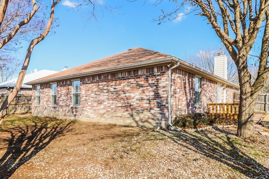 Building Photo - 1201 Gray Dawn Dr