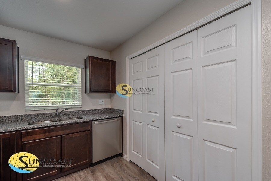 Building Photo - 2077 NE 78th Ln