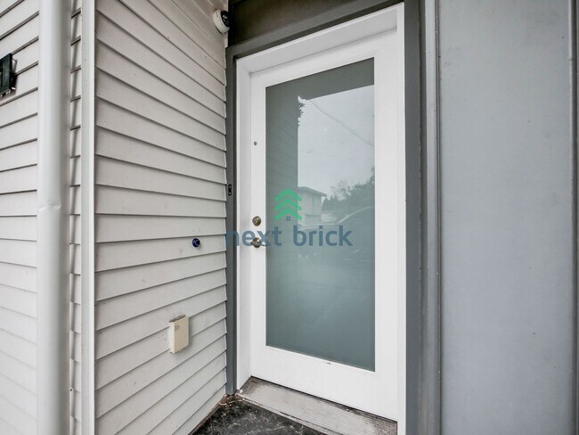 Building Photo - 3 Bed 2.5 Bath Greenwood Home