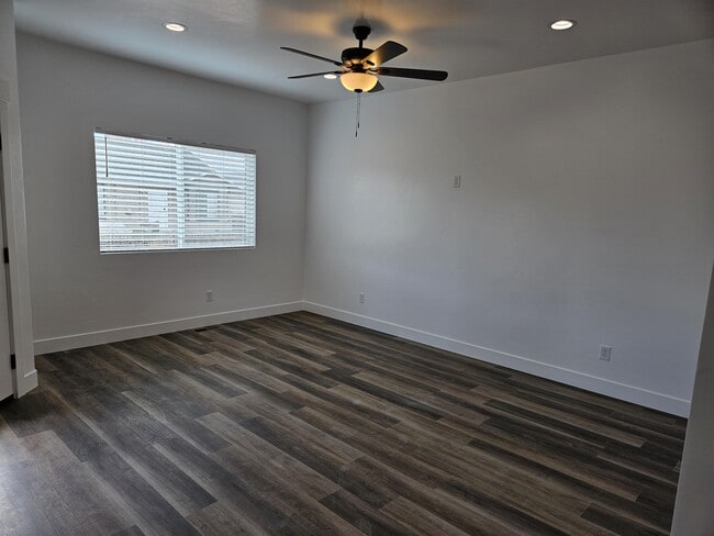 Building Photo - 903 W 1080 S