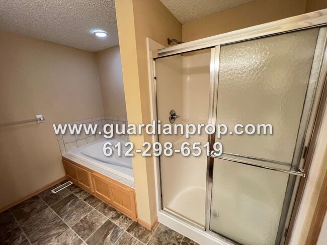 Building Photo - Huge End Unit Townhouse Available Now, Open Floor Plan, Loft Area, 2 Car Garage