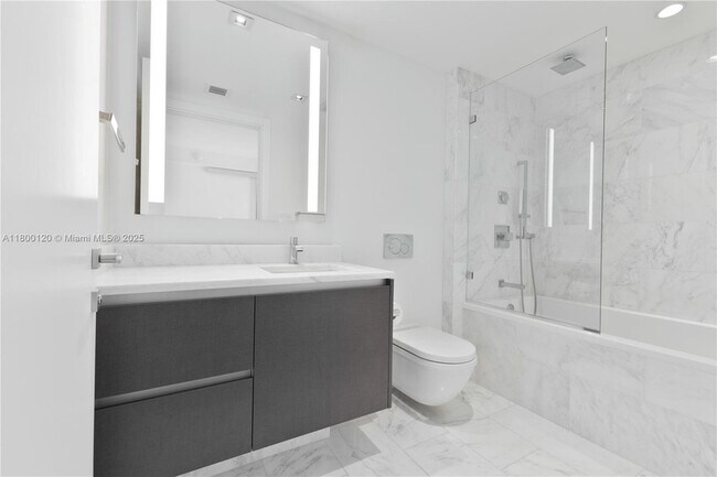 Building Photo - 1451 Brickell Ave