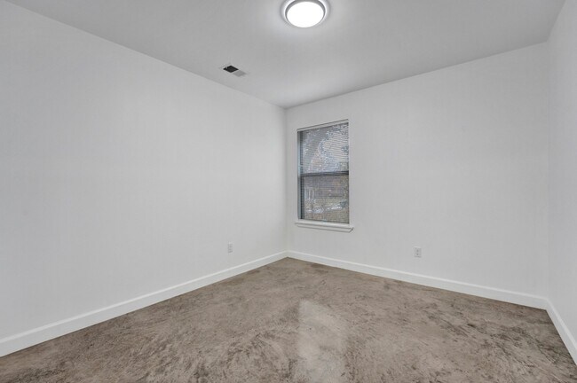 Building Photo - 927 Seattle St