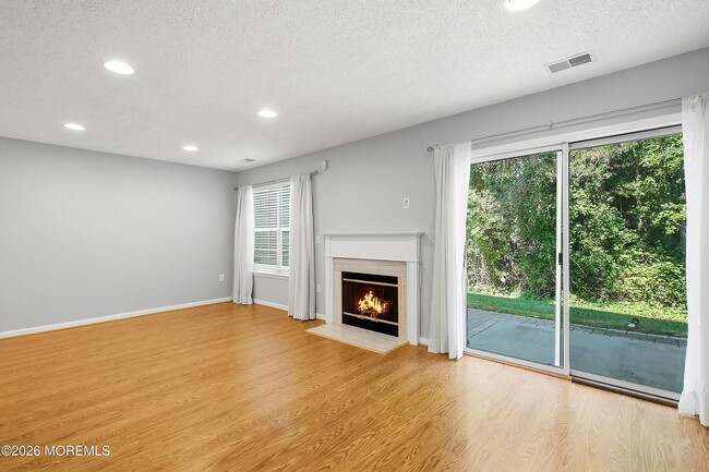 Building Photo - 702 Carnation Dr