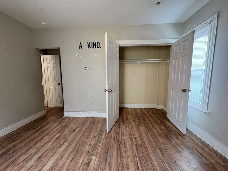 Building Photo - 253 W Ivy St