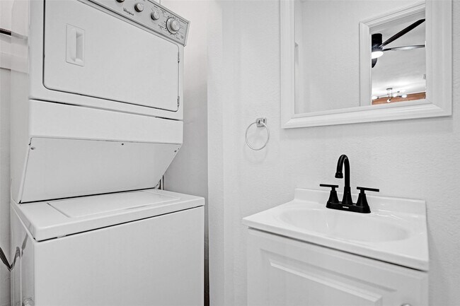 Building Photo - 6101 NE 7th Ave