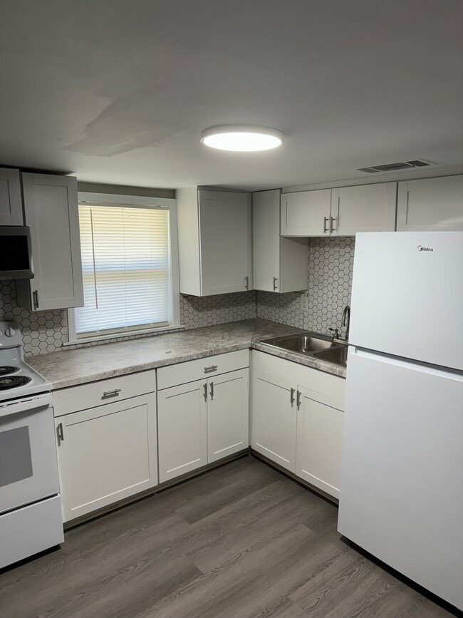 Building Photo - 1130-12 10th Ave