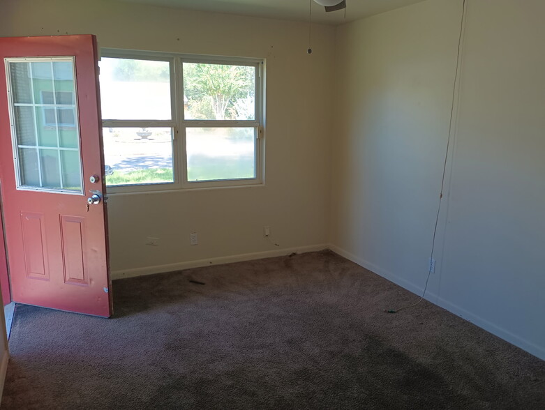 Building Photo - 5644 Mahalia dr