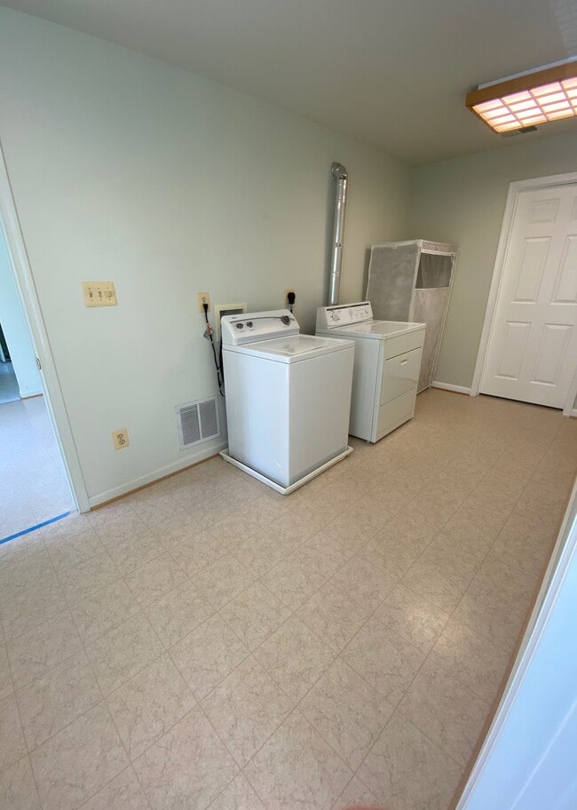 Building Photo - 12150 Monument Dr