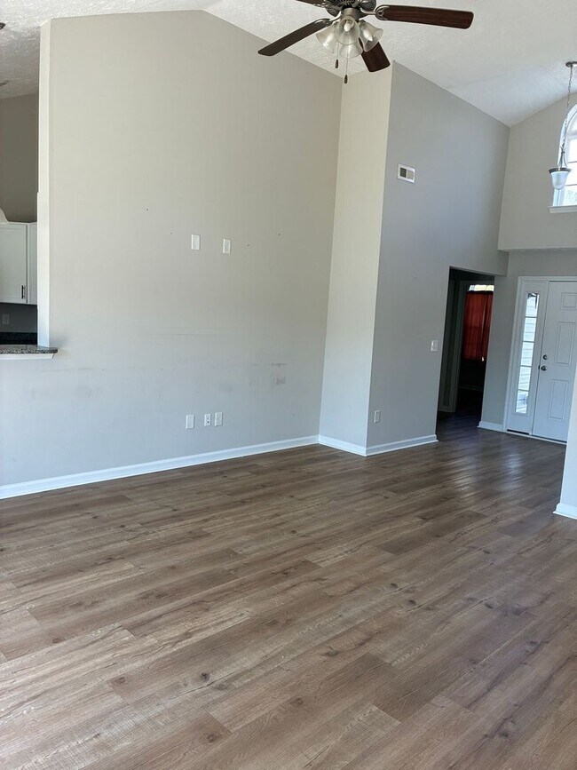 Building Photo - 440 Levanto Rd