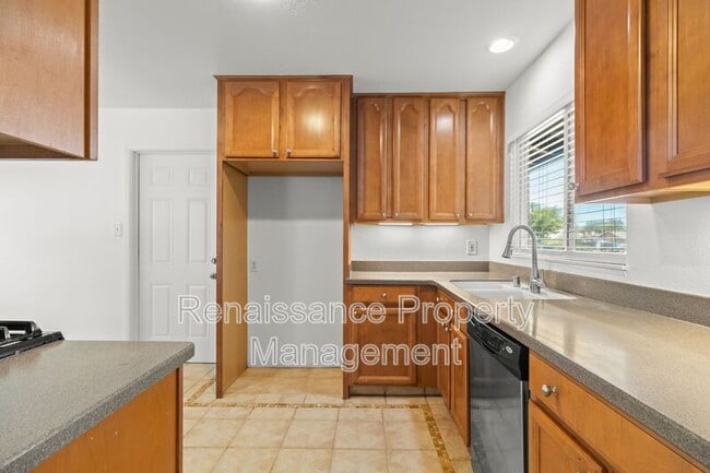 Building Photo - 5619 N El Dorado St