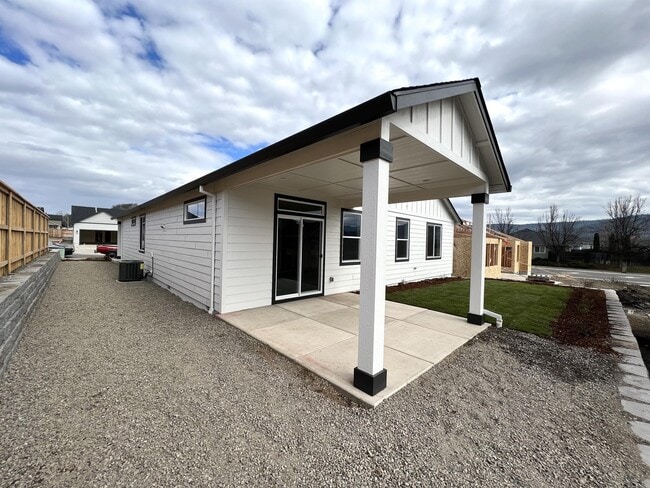 Building Photo - 1650 Dragon Tail Pl