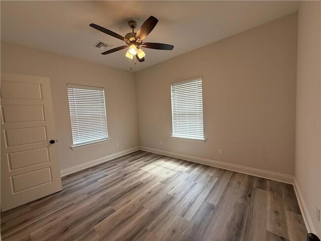 Building Photo - 57415 Oak Ave
