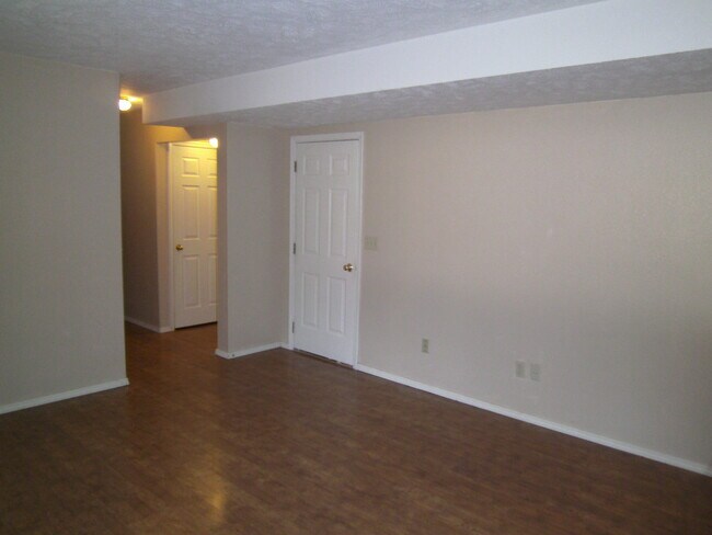 Building Photo - Great Brentwood Forest Home Available soon!!!